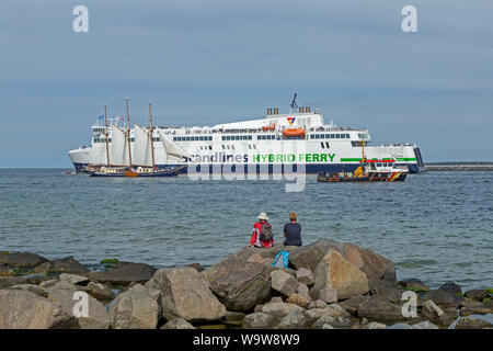 Scandlines Ferry hybride, Hanse-Sail, Warnemünde, Rostock, Schleswig-Holstein, Allemagne Banque D'Images