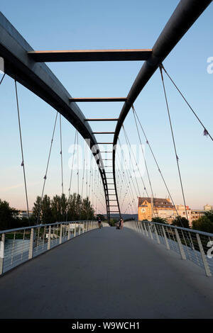 Vue des trois pays bridge qui relie les villes de Huningue en France avec la ville allemande de Questions Fréquentes Questions fréquentes La Banque D'Images