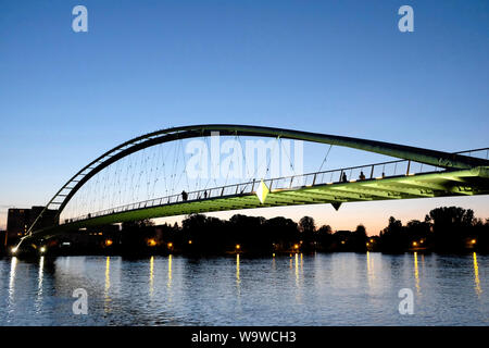 Vue des trois pays bridge qui relie les villes de Huningue en France avec la ville allemande de Questions Fréquentes Questions fréquentes La Banque D'Images