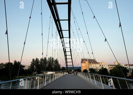 Vue des trois pays bridge qui relie les villes de Huningue en France avec la ville allemande de Questions Fréquentes Questions fréquentes La Banque D'Images