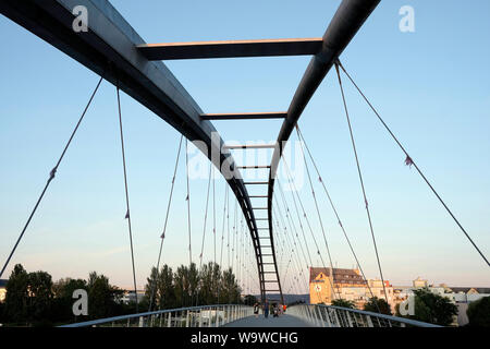 Vue des trois pays bridge qui relie les villes de Huningue en France avec la ville allemande de Questions Fréquentes Questions fréquentes La Banque D'Images