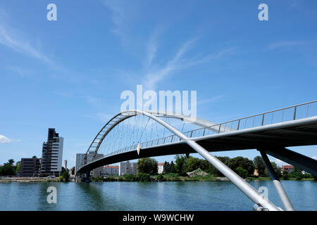 Vue des trois pays bridge qui relie les villes de Huningue en France avec la ville allemande de Questions Fréquentes Questions fréquentes La Banque D'Images