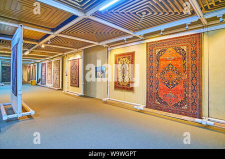 Téhéran, Iran - 25 octobre 2017 : Visite du musée du tapis d'Iran et d'explorer sa collection de meubles anciens tapis persans de différentes techniques, matériaux et Banque D'Images