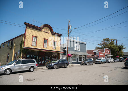 Façades victoriennes, au bord de l'eau dans la communauté de l'île de Whidbey, Manali. Près de la péninsule Olympique, Washington, USA. Banque D'Images