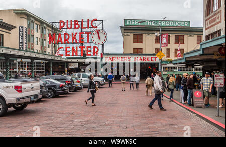 Vue à l'extérieur du célèbre marché de Pike Place à Seattle, Washington, États-Unis Banque D'Images