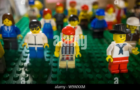 Groupe de personnages Lego Photo Stock - Alamy