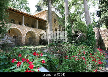 Kaisariani monastère, un monastère orthodoxe de l'est construit sur le côté nord du mont Hymette près d'Athènes Grèce Banque D'Images