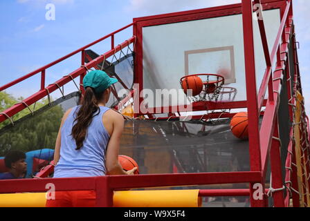 Vérone, WIFI / USA - 16 juin 2018 : un match de basket-ball miniature à une société de pique-nique Banque D'Images