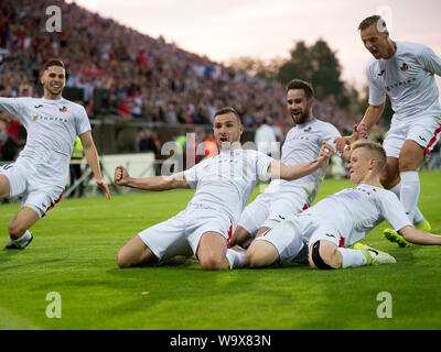 Vilnius, Lituanie. Août 15, 2019. Les joueurs de Suduva célébrer après avoir marqué pendant la deuxième partie de l'UEFA Europa League match troisième tour de qualification entre Suduva de Lituanie et Maccabi Tel-Aviv d'Isreal à Marijampole, Lithuanie, 15 août 2019. Alfredas Crédit : Pliadis/Xinhua/Alamy Live News Banque D'Images