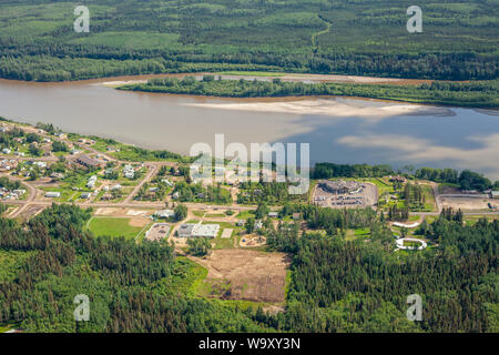 Photo aérienne de la Première Nation de Fort McKay, localité située au nord de Fort McMurray, dans la région des sables bitumineux de l'Alberta, Canada. Banque D'Images