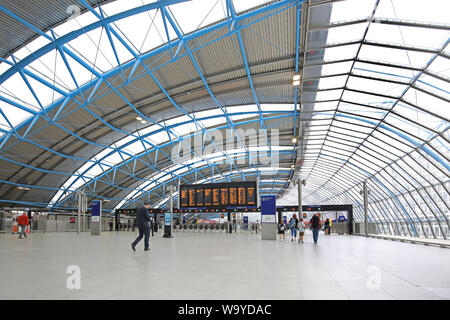 L'ancien terminal Eurostar de la gare de Waterloo de Londres, Royaume-Uni, a rouvert ses portes en mai 2019 en tant que plates-formes de 20 à 24 pour le sud-ouest de Railway trains locaux. Banque D'Images