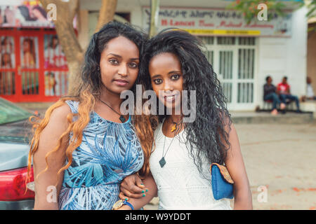 Mekele, Ethiopie - le 28 avril 2019 : la belle femme éthiopienne à la mode à Mekele, deuxième plus grande ville de l'Éthiopie, l'Afrique Banque D'Images