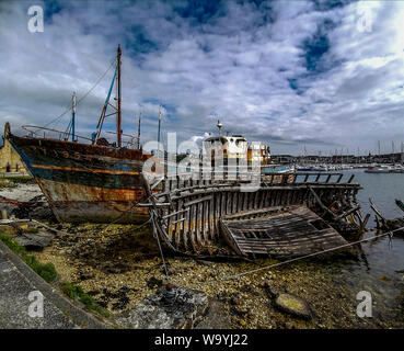 Camaret-sur-Mer. Cimetière de bateaux de pêche. Finistère. Bretagne. France Banque D'Images