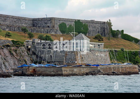 Le Corinthien Royal récemment acheté Yacht Club s'appuyant sur le Madeira Road, Plymouth Hoe. Le club se déplace et le bâtiment réaménagé Banque D'Images