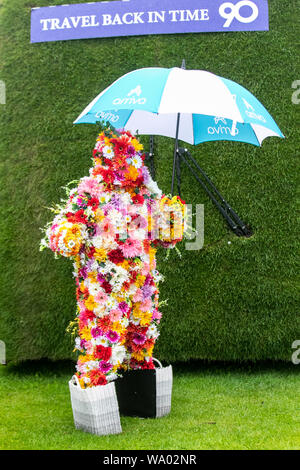 Southport, Merseyside. Météo britannique. 16 août, 2019. On prévoit d'élimination que heavy rain les déluges Southport Flower Show. La persistance de fortes pluies dans la matinée. Plutôt venteux tout au long de la journée, de présences sont touchés par le mauvais temps. Crédit ; Crédit : MediaWorldImages/Alamy Live News Banque D'Images