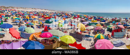 Praia da Barra, parasols et de brise-vent, Aveiro, Portugal Le Portugal, 30062660 *** *** légende locale Banque D'Images