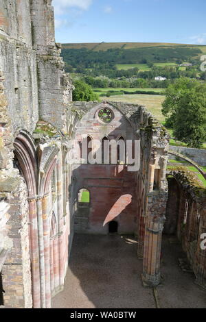 Abbaye de Melrose, en Écosse, au Royaume-Uni. St Mary's Abbey à Melrose. Monastère partiellement en ruine Banque D'Images