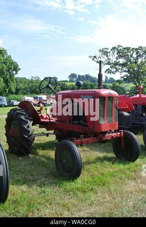 Un tracteur présidentiel d'époque a été exposé à la Torbay Steam Fair, Churston, Devon, Angleterre, Royaume-Uni. Banque D'Images