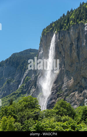 Staubbach dans la vallée de Lauterbrunnen, Grindelwald, Oberland Bernois, Suisse, Europe Banque D'Images