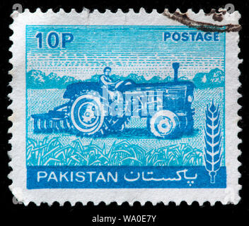 Tracteur, timbre-poste, Pakistan, 1979 Banque D'Images