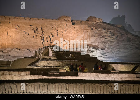 Huaca Huallamarca,Pyramides,Motifs de cérémonie,Inhumations,Lima, Pérou, Amérique du Sud Banque D'Images