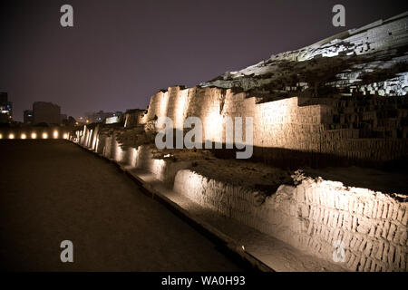 Huaca Huallamarca,Pyramides,Motifs de cérémonie,Inhumations,Lima, Pérou, Amérique du Sud Banque D'Images