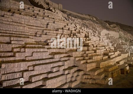 Huaca Huallamarca,Pyramides,Motifs de cérémonie,Inhumations,Lima, Pérou, Amérique du Sud Banque D'Images