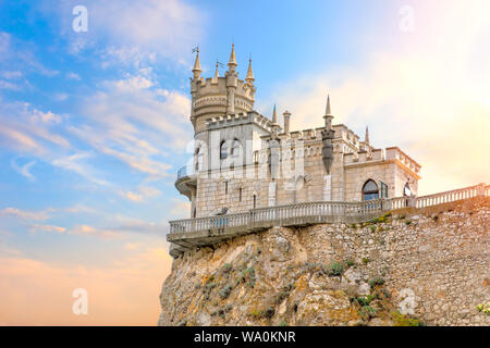 Belle vue sur le Swallow Nest le château dans le ciel, Crimea, Ukraine Banque D'Images