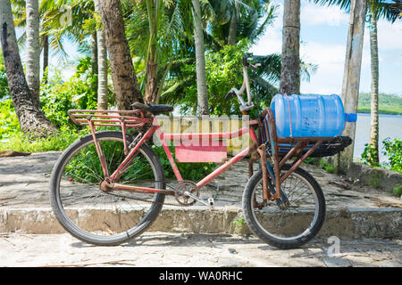 Itapissuma, Brésil - Circa 2019 Juillet : Location équipés pour transporter et livrer les bouteilles d'eau dans Itapissuma - l'état de Pernambuco Banque D'Images