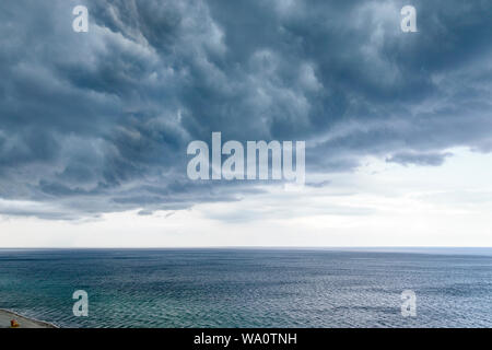 Miami Beach Floride, Océan Atlantique, nuages météo ciel, tempête nuages rassemblement, raies de pluie, FL190731030