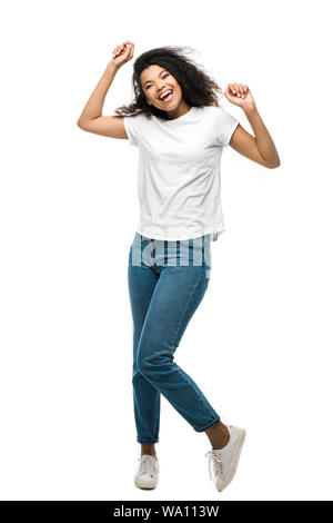 Happy african american girl in blue jeans célèbre triumph isolated on white Banque D'Images