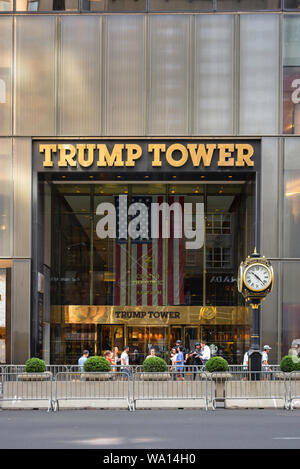 Trump Tower, vue de l'entrée de Trump Tower sur la 5e Avenue à Manhattan, New York City, USA. Banque D'Images