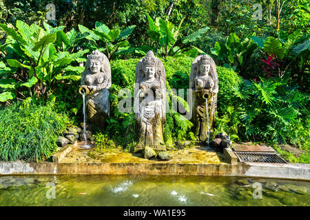 Des statues en forêt des singes d'Ubud à Bali, Indonésie Banque D'Images