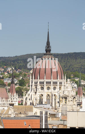 Le bâtiment du Parlement hongrois à Budapest, en Hongrie. Installé sur les rives du Danube, le bâtiment hongrois Parliamet de Budapest date f Banque D'Images