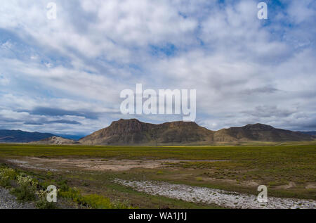 Turquie : paysage vu sur la route d'Igdir à Dogubayazıt, dans l'Est de la Turquie près du mont Ararat et la frontière iranienne et Arménienne Banque D'Images