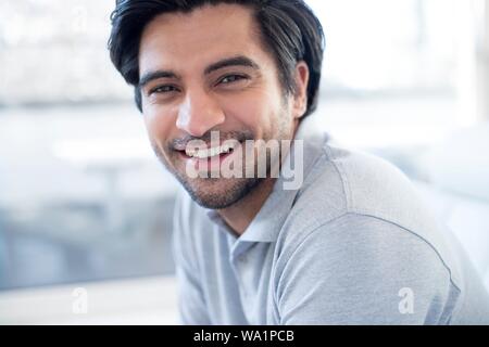 Smiling man, portrait. Banque D'Images