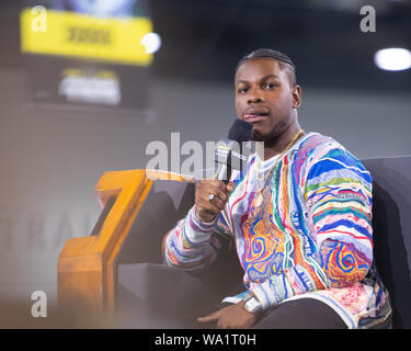 John Boyega interviewé sur le Star Wars voir le spectacle de la guerre des étoiles le 12 avril 2019 à la célébration de la guerre des étoiles à Chicago Banque D'Images