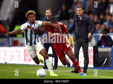 Fulham manager Scott Parker (à droite) montres match action pendant le match de championnat Sky Bet à la John Smith's Stadium, Huddersfield. Banque D'Images