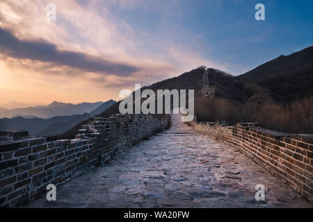 Mutian Beijing Great Wall vallée le coucher du soleil Banque D'Images