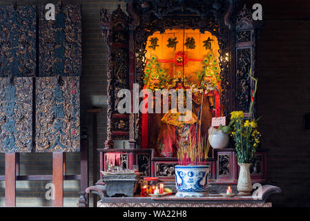 Ho Chi Minh Ville, Vietnam : l'un des autels de la Pagode Thien Hau, un ancien temple Chinois de Cholon, le quartier chinois de Saigon. Banque D'Images