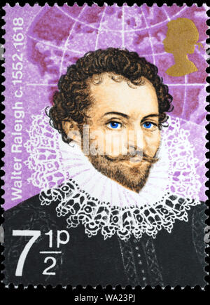 Sir Walter Raleigh (1552-1618), explorateur britannique, timbre-poste, UK, 1973 Banque D'Images