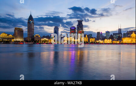 Nuit au Bund à Shanghai Banque D'Images