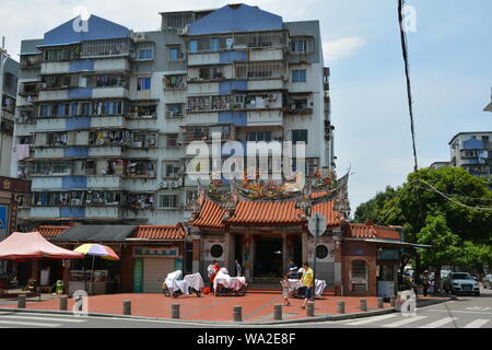 Vieux répond à nouveau - dans les rues de Xiamen Banque D'Images