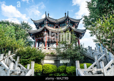 Vue sur le pavillon Hejiang symbole de l'amour sur la journée à Chengdu Sichuan Chine Banque D'Images