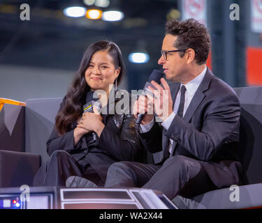 Marie Kelly Tran et JJ Abrams sont interviewés sur "La Guerre des étoiles" de Star Wars Célébration de la montée de Skywalker Banque D'Images