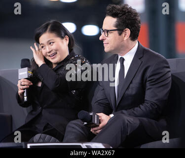 Marie Kelly Tran et JJ Abrams sont interviewés sur "La Guerre des étoiles" de Star Wars Célébration de la montée de Skywalker Banque D'Images