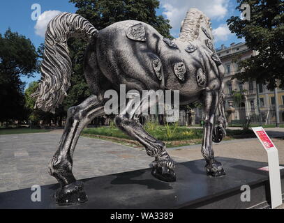 MILAN, Italie : 15 août 2019 : Cheval, le projet Leonardo Leonardo's horse revisité par autor Mario Trimarchi dans jardins Indro Montanelli, Milan. Banque D'Images