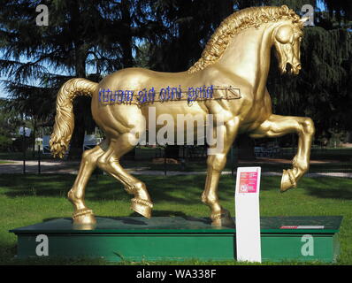 MILAN, Italie : 15 août 2019 : Cheval, le projet Leonardo Leonardo's horse revisité par autor Roberto Fragata en vieux hippodrome, Milan. Banque D'Images