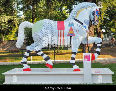 MILAN, Italie : 15 août 2019 : Cheval, le projet Leonardo Leonardo's horse revisité par autor Elena Salmistraro en ancien hippodrome, Milan. Banque D'Images