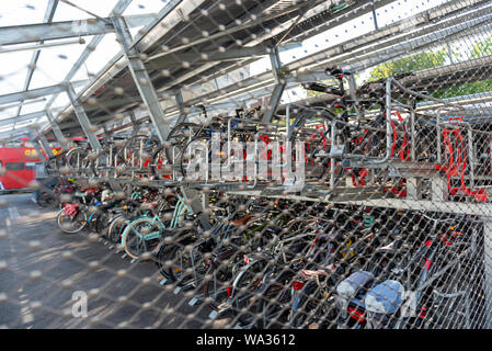 Genève, Suisse - Juillet, 08, 2019 : Le Velostation bike park près de la gare de Cornavin. Banque D'Images